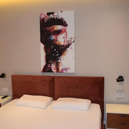 Star Hotel Yzberishti